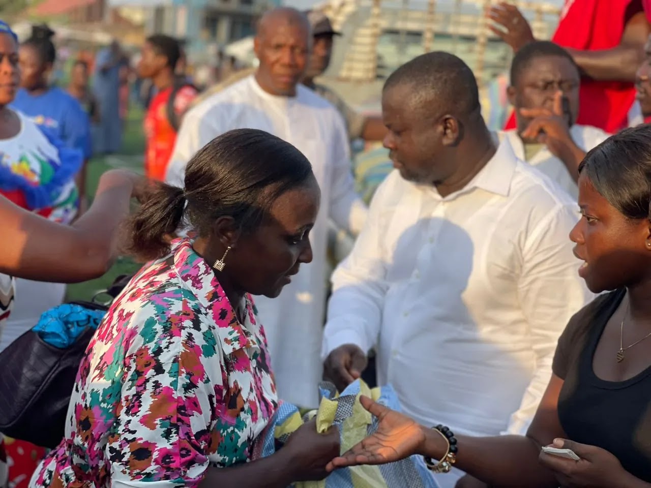 Albert Kwabena Dwumfour: GJA President Gives New Year Package to Over 2,000 Households