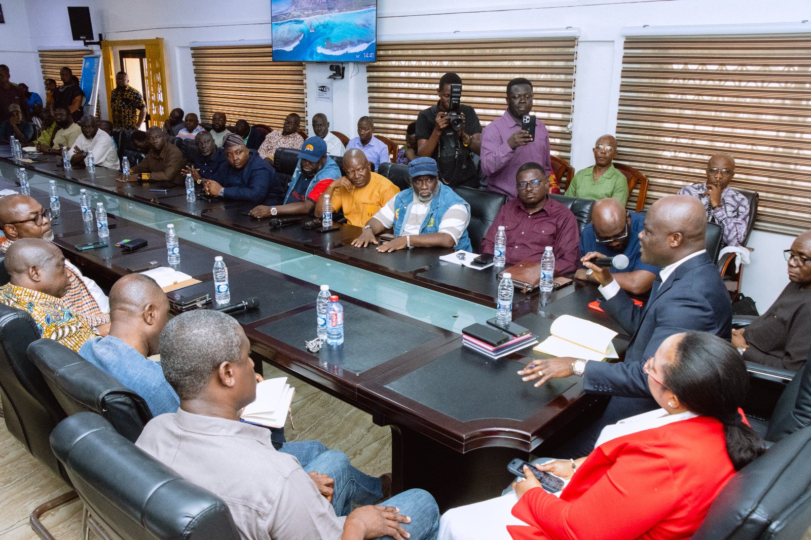 Ministry Holds Emergency Meeting with MMDCEs Ahead of Presidential National Clean-Up Exercise